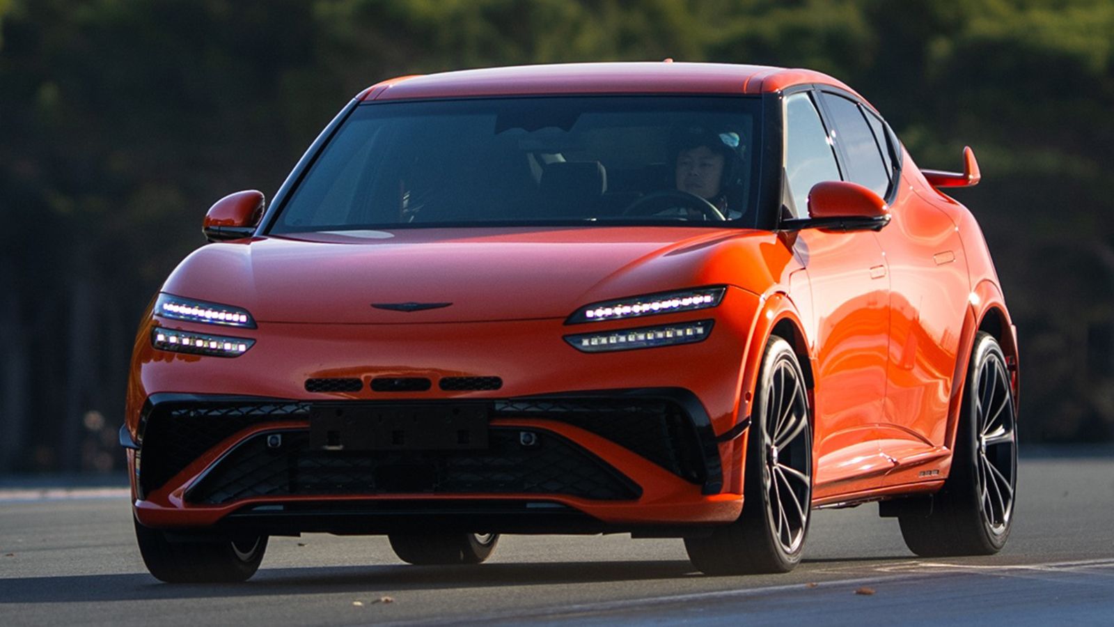 GV60 Magma: Το πρώτο «καυτό» ηλεκτρικό της Genesis με 650 άλογα!